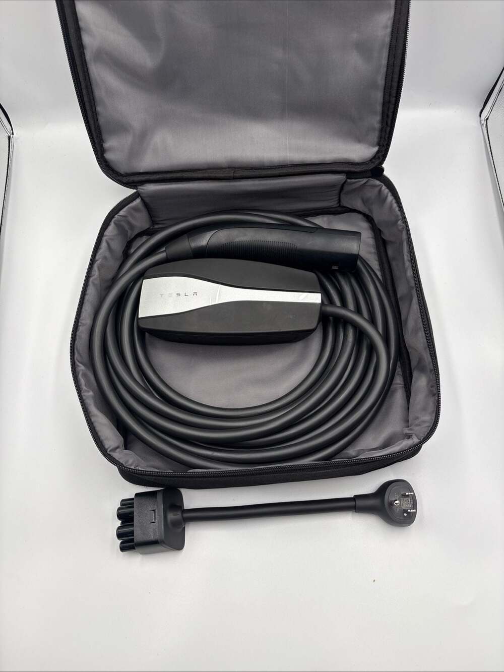 Tesla Gen 2 Mobile Connector Charger Charging Cable with Storage Bag